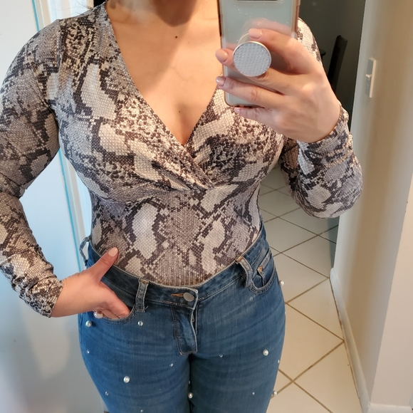 H&M BODYSUIT SNAKE PRINT - Picture 3 of 5